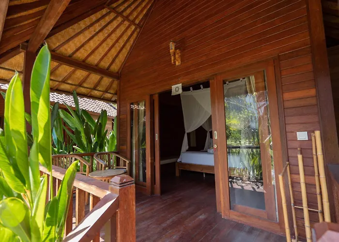 Taman Tirta 2* レンボンガン島